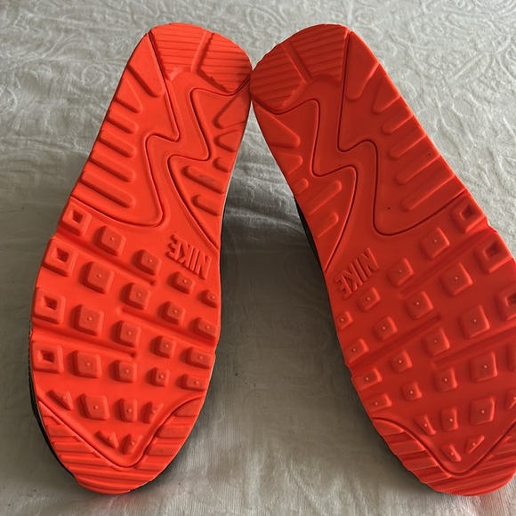 Nike Air Max 90 Football Swoosh - Picture 4 of 5